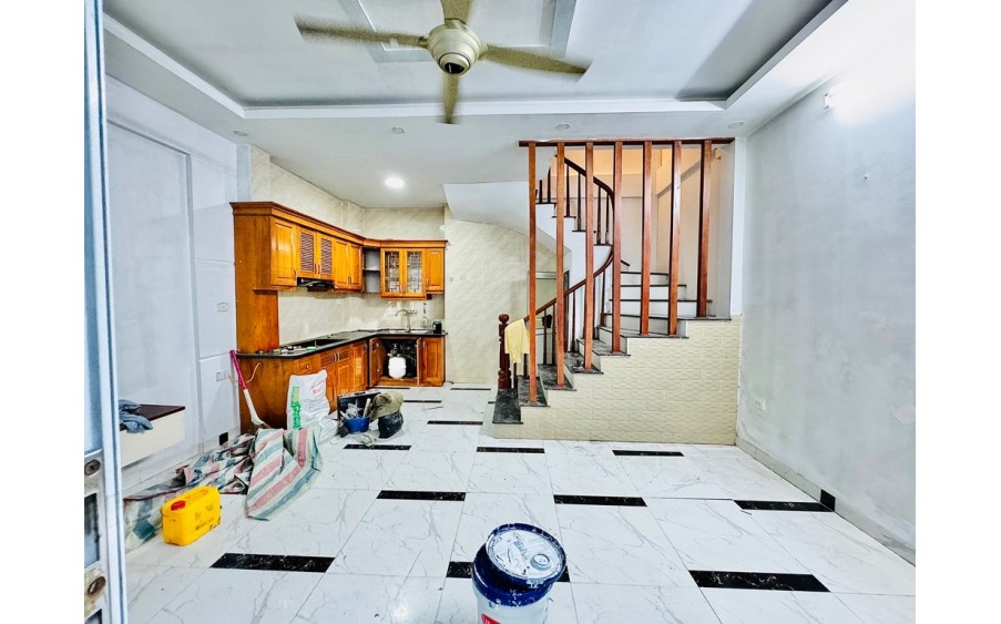 SĐCC bán nhà Lĩnh Nam Chợ Đêm 42m 5T. Mặt ngõ Thông, Kinh Doanh. Ô tô Chỉ 5 tỷ 49